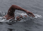 Sebastián González completó desafiante nado desde La Portada hasta playa Trocadero en Antofagasta