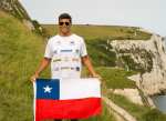 El chileno Sebastián González se prepara para cruzar el Kaiwi Channel